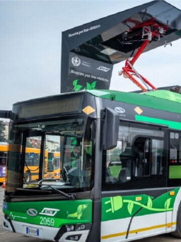 TECH BUS: towards an assisted and connected urban mobility