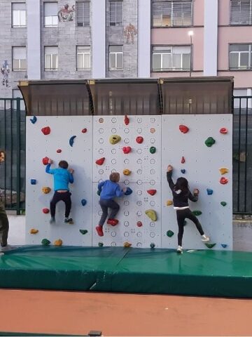 ACCEPT: a climbing wall for rehabilitation of children with cerebral palsy