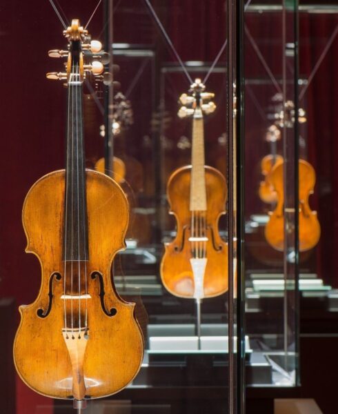 In search of the perfect sound: the case of the stradivarius violins